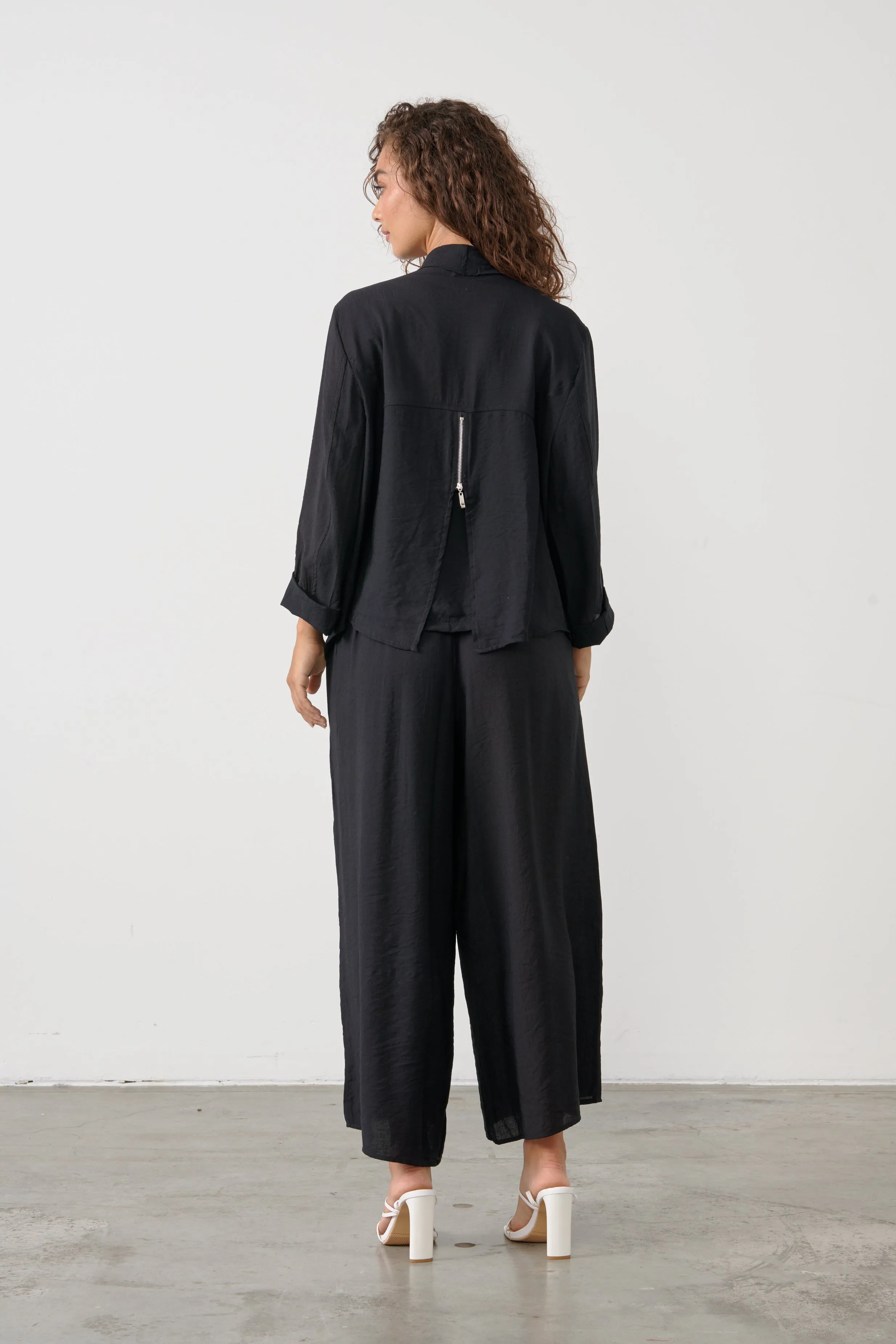 Jacket back zip detail -Black
